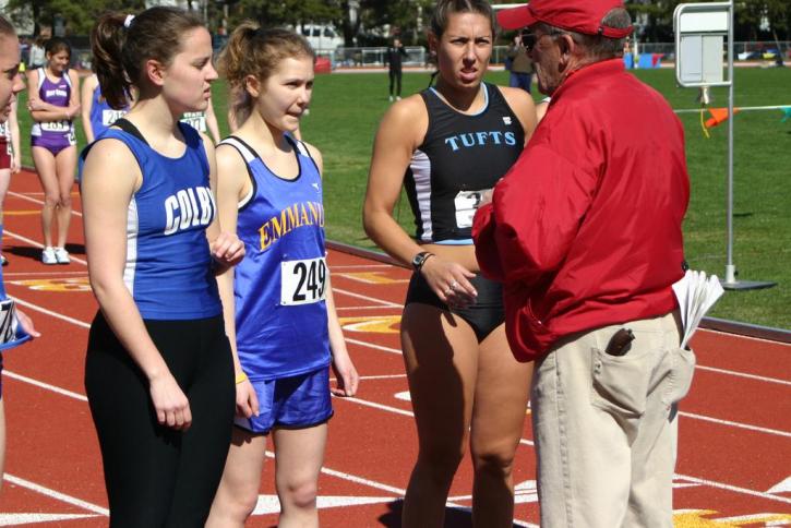 Stephanie Anastopoulos lines up for the 800.