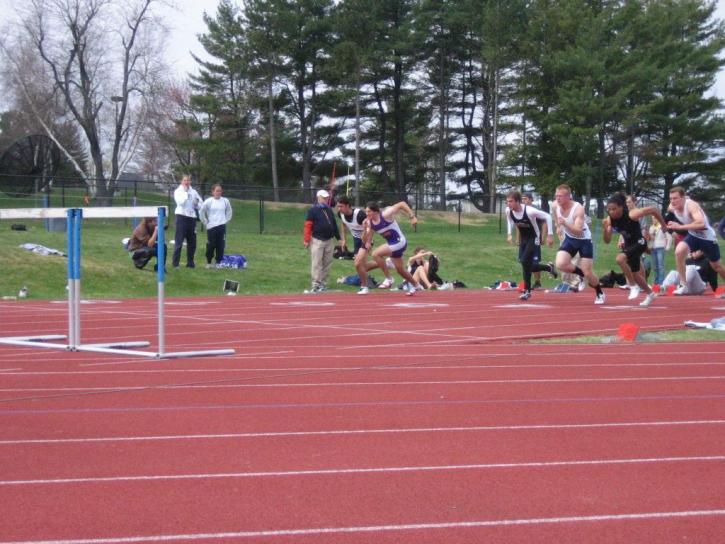 Nate Scott on his way to the first hudles