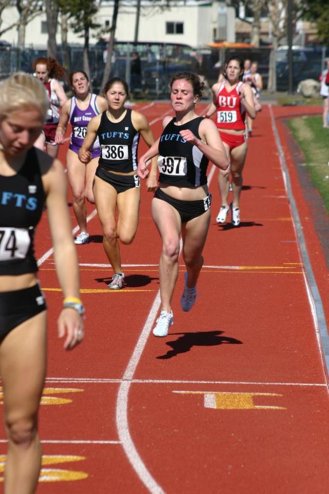 Sarah Crispin, Katie Sheedy and Kate Makai give a strong performance at the front of the 800.