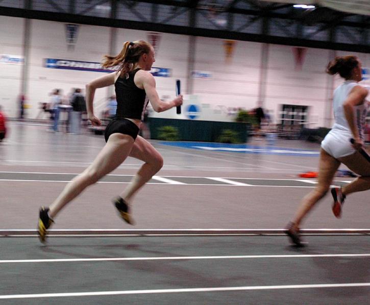 Kaleigh Fitzpatrick runs a leg of the 4x400 final.