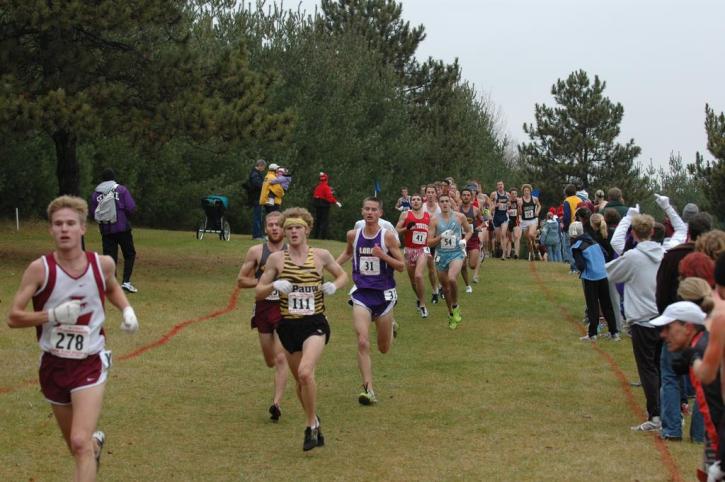 Matt Fortin in the final 300m with a huge pack behind him