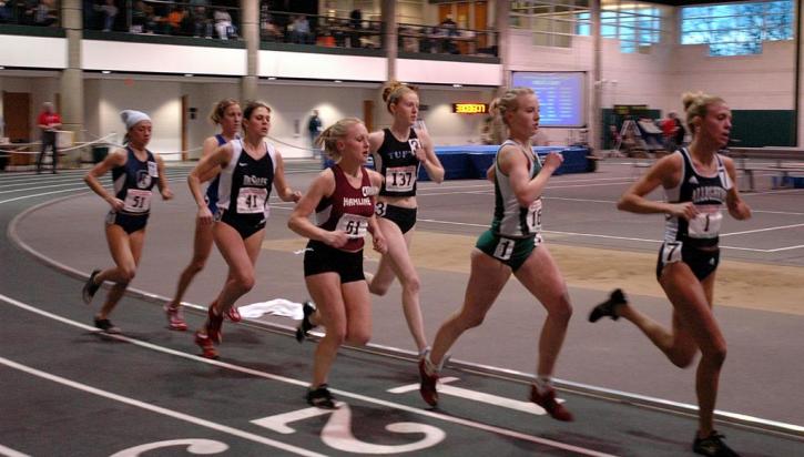 Catherine Beck runs in the pack in the 5000.