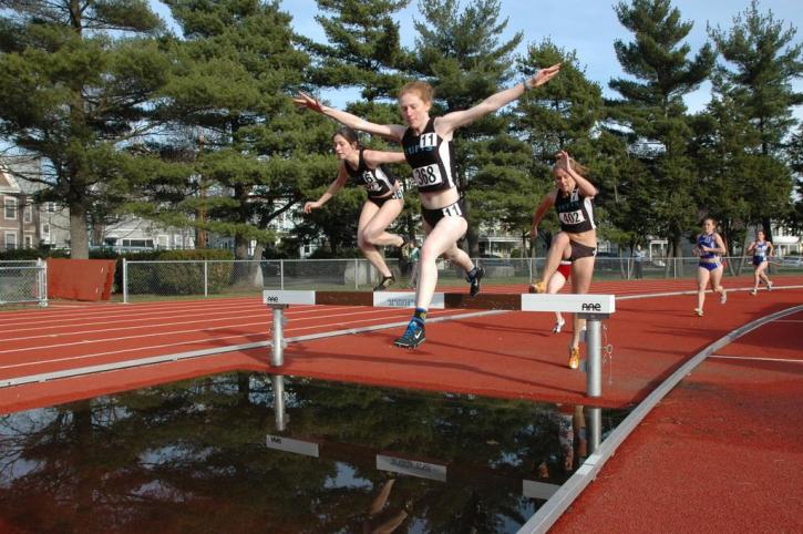 Catherine Beck, Katy O'Brien and Laura Walls run together in the 3k steeple.