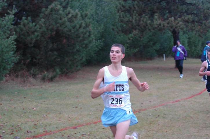 Chris Kantos heading down the last 200m