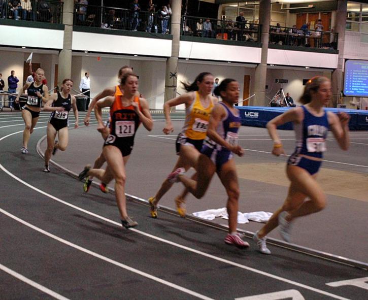 Sarah Crispin, midway though the 800 final.