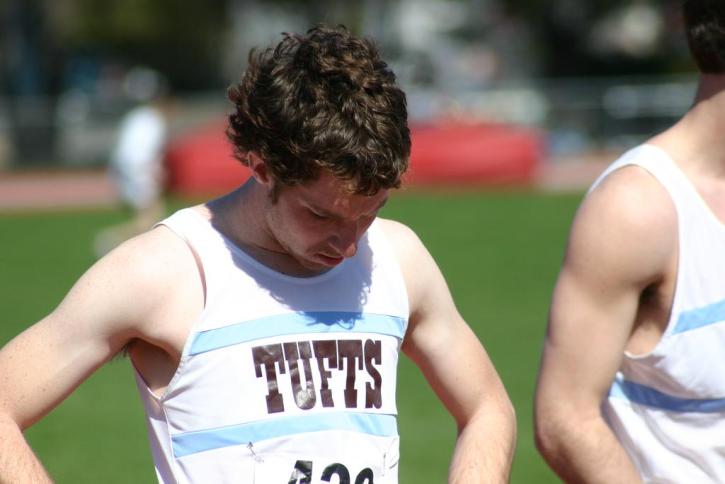 Pat Mahoney prepares himself for the start of the 800.