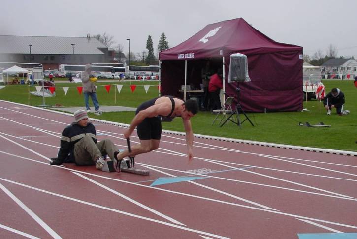 devine leading off the 4x100m