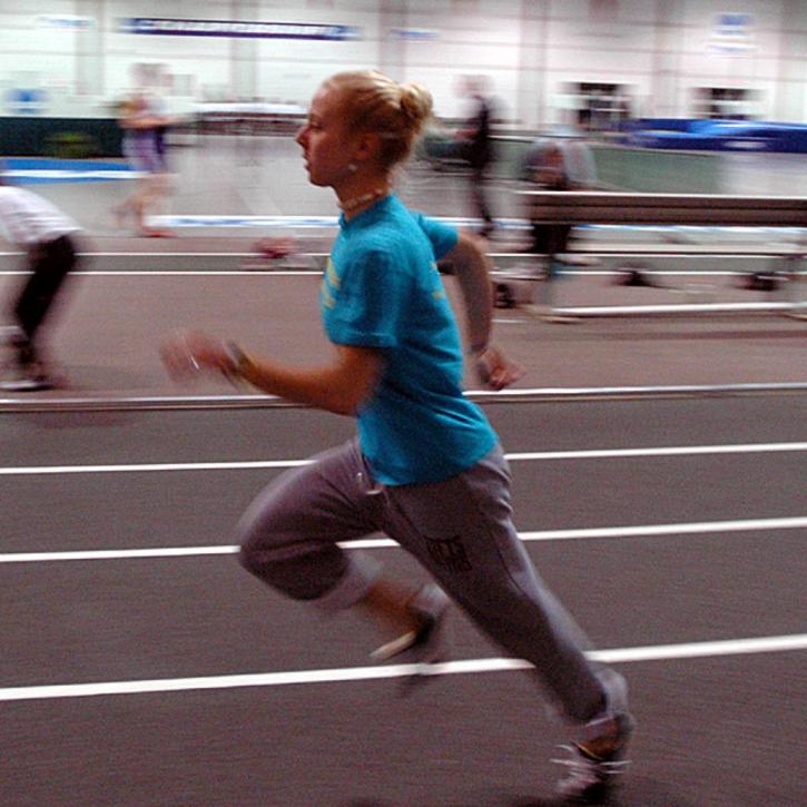 Sarah Crispin does some strides before the 800.