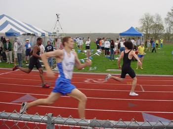 bailey to kaye in the 4x400